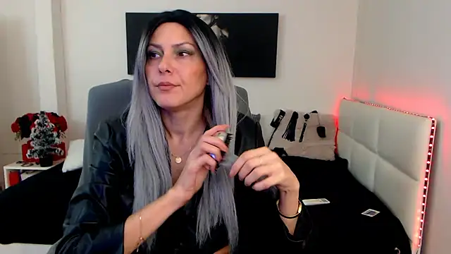 EvelynQueenn online show from December 23, 2024, 6:11 am