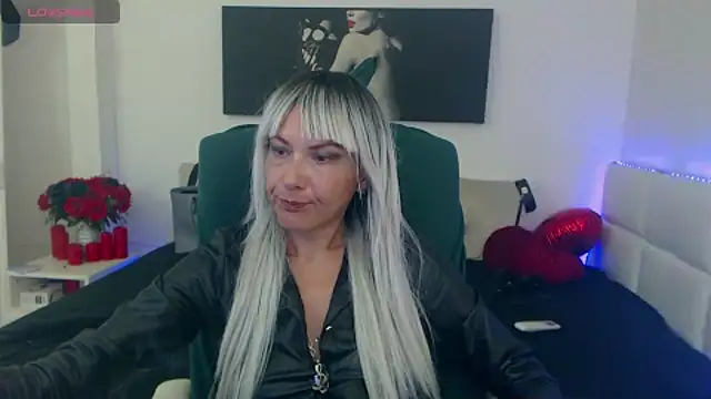 EvelynQueenn online show from September 27, 2025, 7:35 am