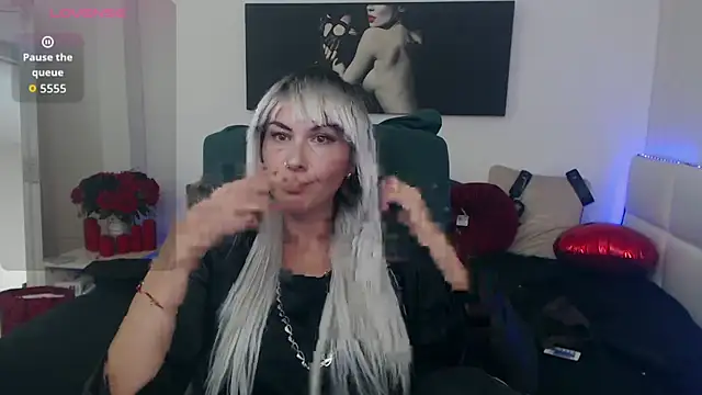 EvelynQueenn online show from September 28, 2025, 4:18 am