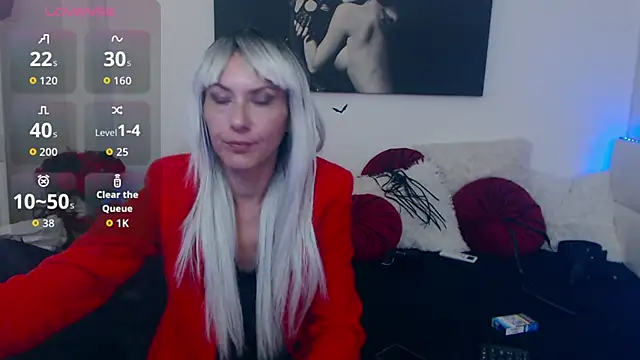 EvelynQueenn online show from October 15, 2025, 3:50 am
