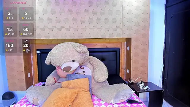 SofiAndNicol online show from January 9, 2026, 11:24 am