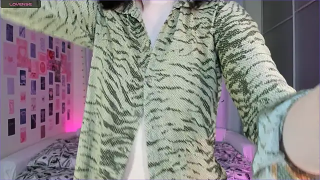 Vanessa Verona online show from December 22, 2025, 5:04 am