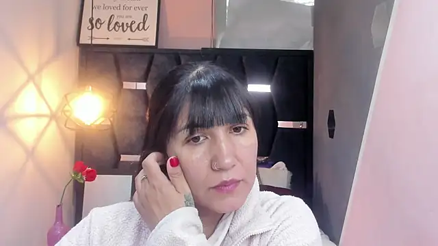 GiaFox  online show from October 29, 2025, 1:13 pm