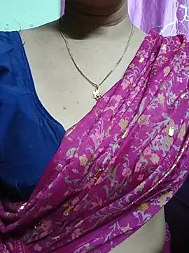 Snapshot of Rosy-B chatting on August 8, 2026, 6:54 pm Rosy-B online show from August 8, 2026, 6:54 pm