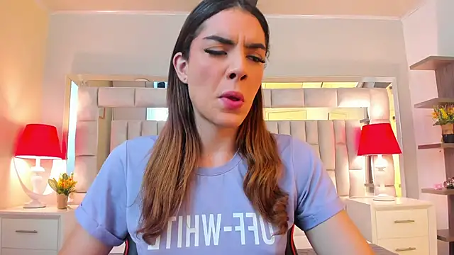 mariiahneedles online show from November 17, 2025, 9:53 pm