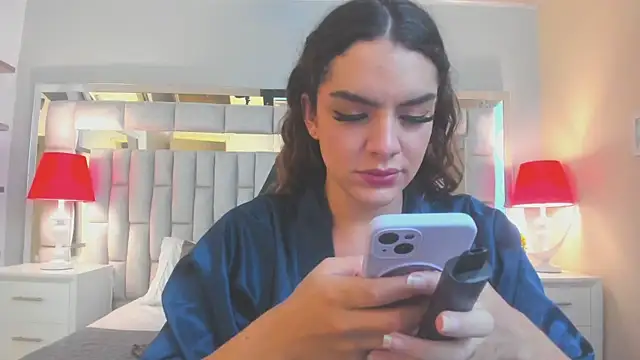 mariiahneedles online show from November 29, 2025, 10:35 pm