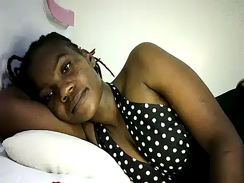 Snapshot of Pierra77 chatting on October 25, 2025, 9:42 pm Pierra77 online show from October 25, 2025, 9:42 pm