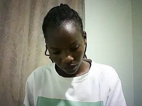 Snapshot of Pierra77 chatting on November 6, 2025, 9:10 am Pierra77 online show from November 6, 2025, 9:10 am