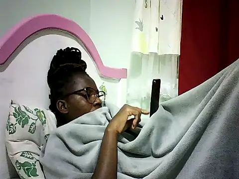 Snapshot of Pierra77 chatting on May 16, 2026, 10:36 am Pierra77 online show from May 16, 2026, 10:36 am