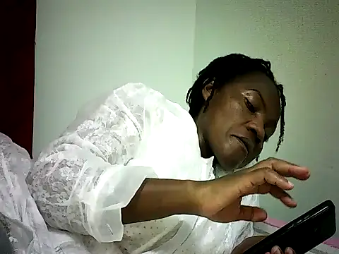 Snapshot of Pierra77 chatting on June 9, 2026, 10:21 pm Pierra77 online show from June 9, 2026, 10:21 pm