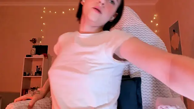 Britney Ross online show from November 30, 2025, 3:10 am