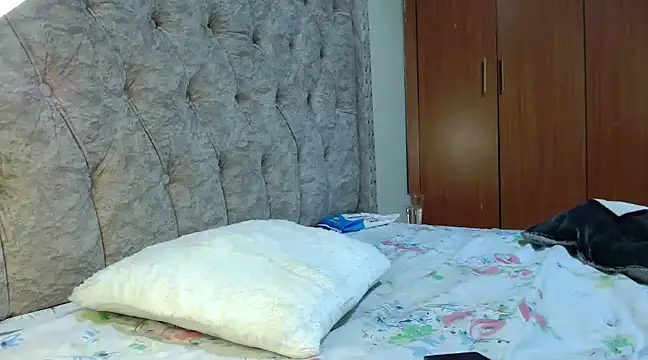 Naughty Girl17 online show from February 12, 2025, 8:29 pm