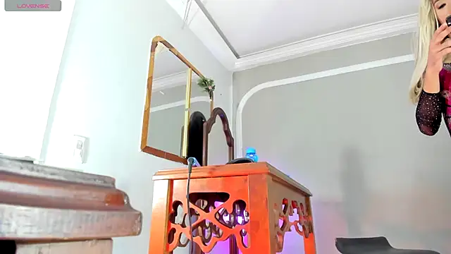 Snapshot of Jimena_Grey chatting on October 19, 2025, 6:03 am Jimena Grey online show from October 19, 2025, 6:03 am