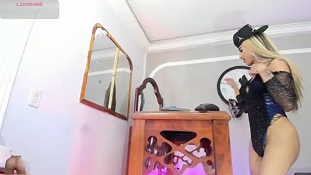 Snapshot of Jimena_Grey chatting on November 19, 2025, 6:57 am Jimena Grey online show from November 19, 2025, 6:57 am