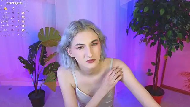 Snapshot of Mia_Cheers chatting on December 14, 2024, 5:25 pm Mia Cheers online show from December 14, 2024, 5:25 pm