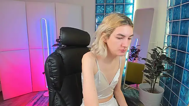 Snapshot of Mia_Cheers chatting on March 4, 2025, 1:49 pm Mia Cheers online show from March 4, 2025, 1:49 pm