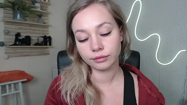 Snapshot of holly_xglam chatting on December 4, 2024, 8:34 am holly xglam online show from December 4, 2024, 8:34 am