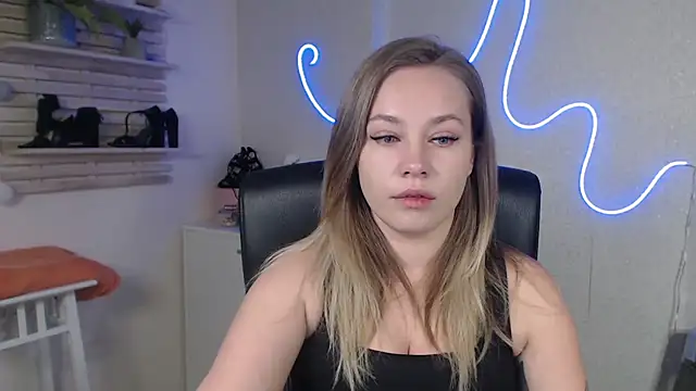 Snapshot of holly_xglam chatting on December 11, 2024, 8:18 pm holly xglam online show from December 11, 2024, 8:18 pm