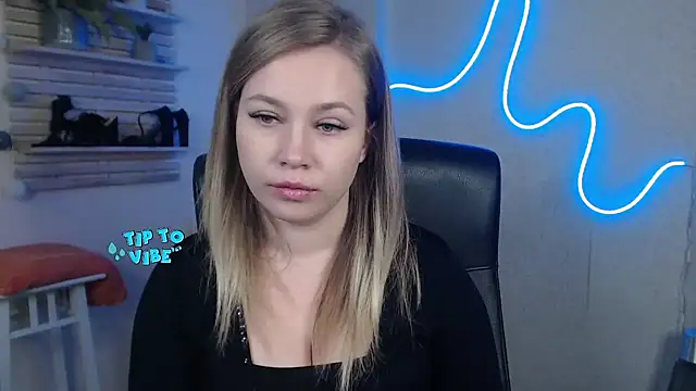Snapshot of holly_xglam chatting on December 23, 2024, 10:21 am holly xglam online show from December 23, 2024, 10:21 am