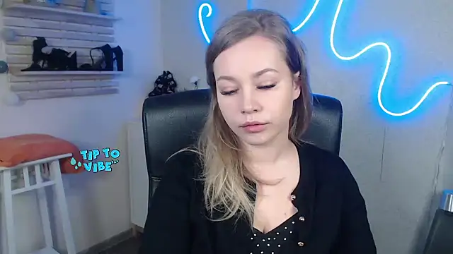 Snapshot of holly_xglam chatting on December 30, 2024, 6:31 am holly xglam online show from December 30, 2024, 6:31 am