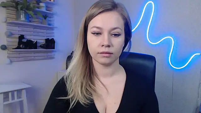 Snapshot of holly_xglam chatting on January 3, 2025, 6:33 am holly xglam online show from January 3, 2025, 6:33 am