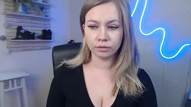 Snapshot of holly_xglam chatting on January 3, 2025, 10:52 am holly xglam online show from January 3, 2025, 10:52 am