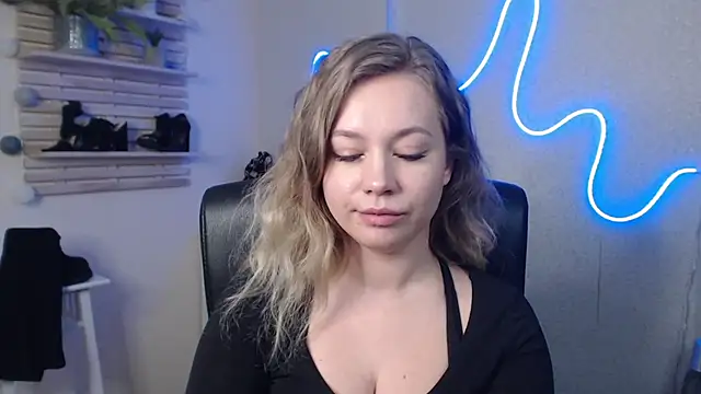 Snapshot of holly_xglam chatting on January 7, 2025, 7:42 am holly xglam online show from January 7, 2025, 7:42 am