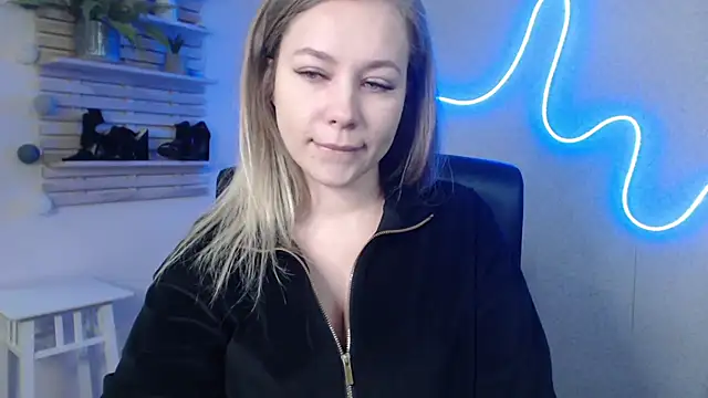 Snapshot of holly_xglam chatting on January 8, 2025, 4:23 am holly xglam online show from January 8, 2025, 4:23 am