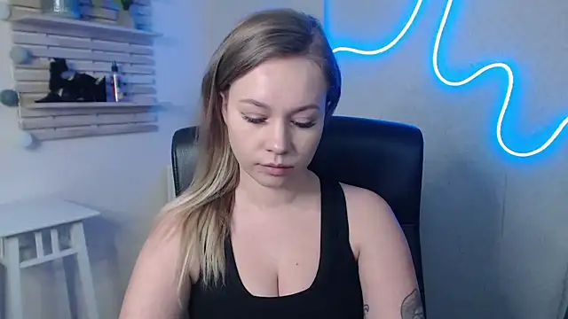 Snapshot of holly_xglam chatting on January 9, 2025, 6:06 am holly xglam online show from January 9, 2025, 6:06 am