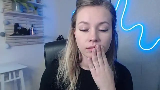 Snapshot of holly_xglam chatting on January 9, 2025, 9:16 am holly xglam online show from January 9, 2025, 9:16 am