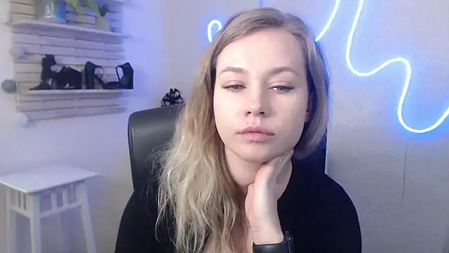 Snapshot of holly_xglam chatting on January 15, 2025, 10:17 am holly xglam online show from January 15, 2025, 10:17 am
