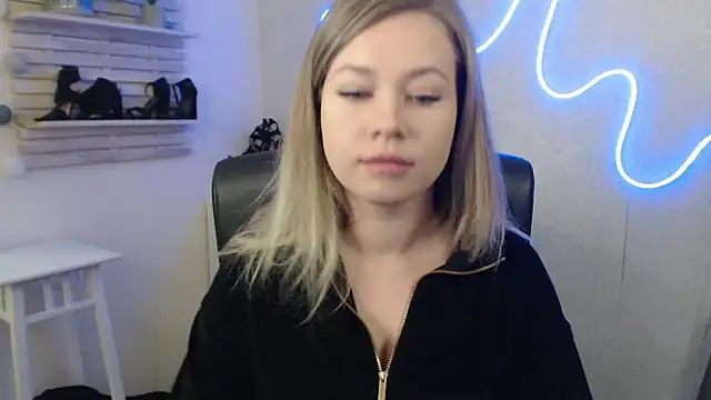 Snapshot of holly_xglam chatting on January 24, 2025, 6:24 am holly xglam online show from January 24, 2025, 6:24 am
