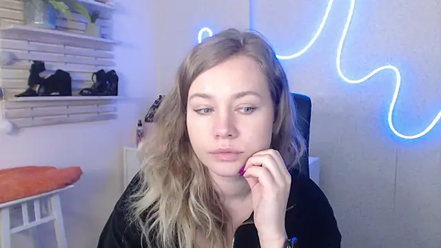 Snapshot of holly_xglam chatting on February 7, 2025, 7:29 am holly xglam online show from February 7, 2025, 7:29 am