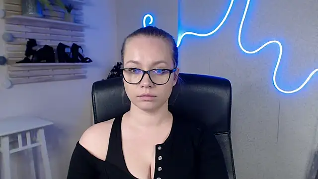 Snapshot of holly_xglam chatting on February 20, 2025, 6:28 am holly xglam online show from February 20, 2025, 6:28 am
