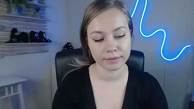 Snapshot of holly_xglam chatting on February 26, 2025, 12:27 am holly xglam online show from February 26, 2025, 12:27 am
