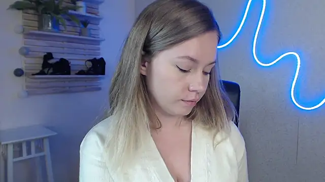 Snapshot of holly_xglam chatting on March 12, 2025, 3:24 am holly xglam online show from March 12, 2025, 3:24 am