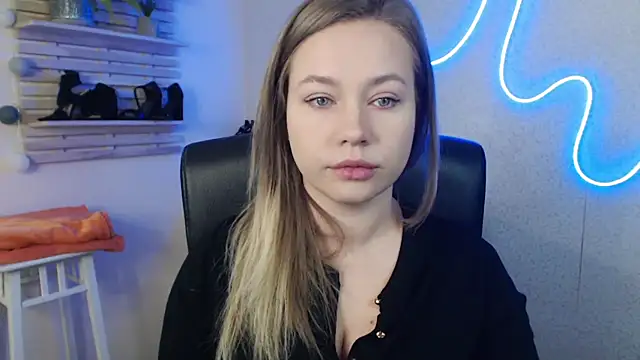 Snapshot of holly_xglam chatting on March 18, 2025, 12:16 am holly xglam online show from March 18, 2025, 12:16 am