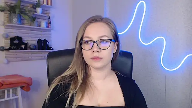 Snapshot of holly_xglam chatting on March 20, 2025, 9:02 pm holly xglam online show from March 20, 2025, 9:02 pm