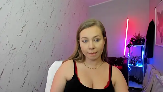 holly xglam online show from January 16, 2026, 8:24 pm