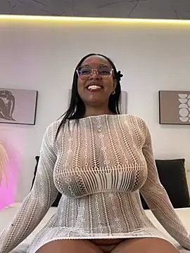 Snapshot of Esmeralda_Duarte chatting on February 14, 2026, 4:53 am Esmeralda Duarte online show from February 14, 2026, 4:53 am