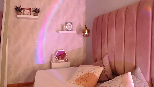 LeenaBrown online show from September 30, 2025, 12:43 pm