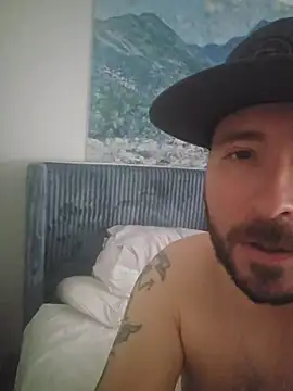 Snapshot of JeepinAround chatting on December 22, 2025, 10:29 pm JeepinAround online show from December 22, 2025, 10:29 pm