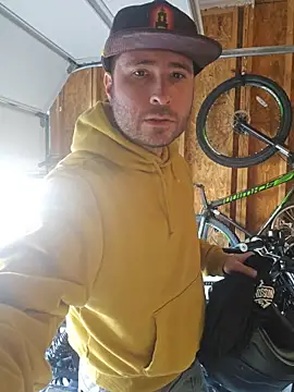 Snapshot of JeepinAround chatting on February 16, 2026, 10:50 pm JeepinAround online show from February 16, 2026, 10:50 pm