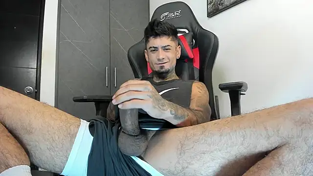 sergiio mesa27 online show from October 4, 2025, 1:42 pm