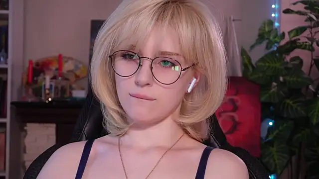 Snapshot of Chriss_Fox chatting on June 25, 2026, 4:22 pm Chriss Fox online show from June 25, 2026, 4:22 pm