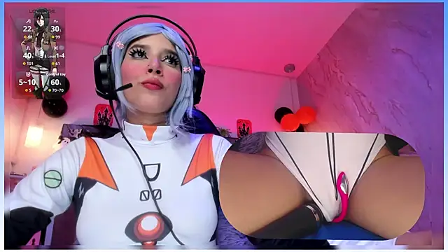 SweetieCloe  online show from November 3, 2025, 9:27 pm