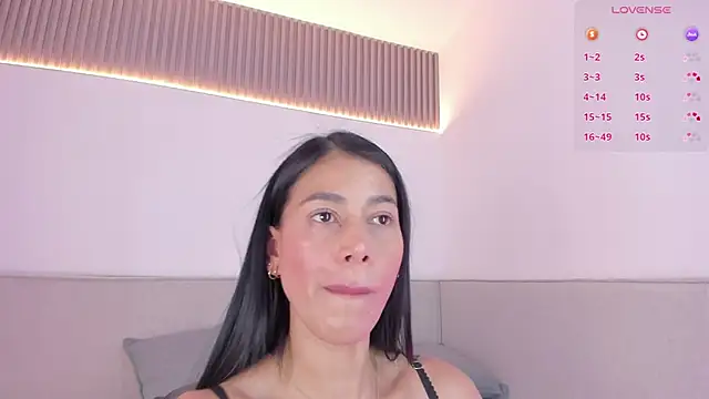 jasminehill  online show from October 30, 2025, 7:25 pm