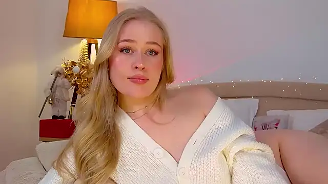 Snapshot of JuliaJaee chatting on January 1, 2025, 8:37 pm JuliaJaee online show from January 1, 2025, 8:37 pm
