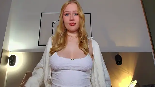 Snapshot of JuliaJaee chatting on September 28, 2025, 4:23 pm JuliaJaee online show from September 28, 2025, 4:23 pm