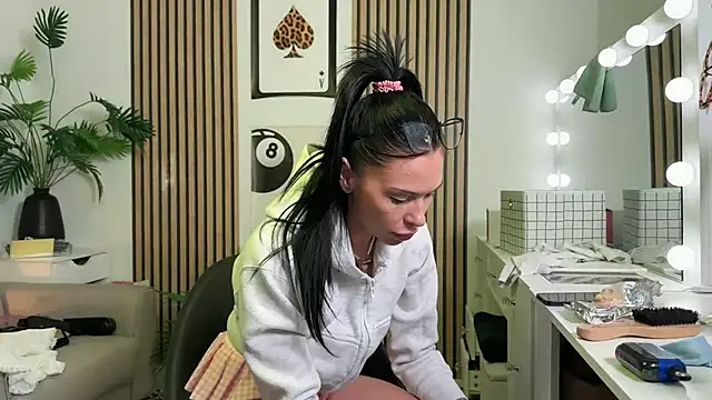 NattyFierros online show from September 23, 2025, 9:45 am